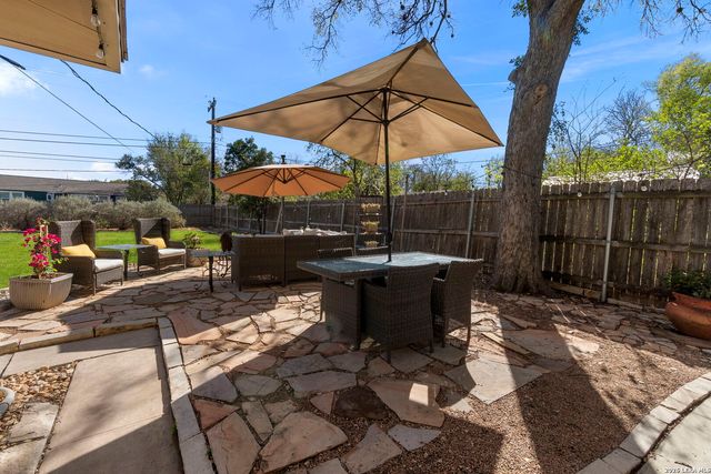 114 Blakeley Dr, San Antonio, TX 78209