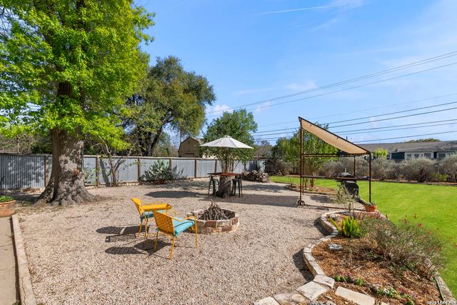 114 Blakeley Dr, San Antonio, TX 78209