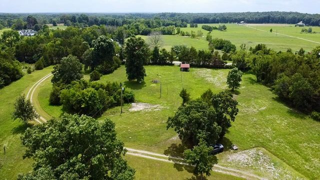 5340 Lunns Store Rd, Chapel Hill, TN 37034