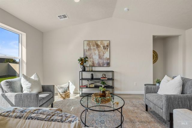 1810 Windhelm St, Caldwell, ID 83605