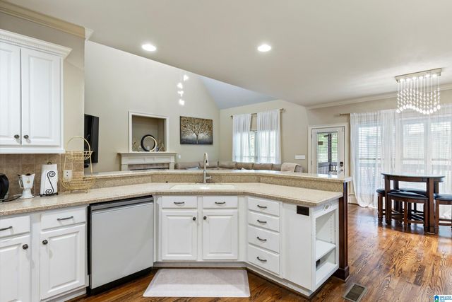 1200 GRAND OAKS COVE, Hoover, FL 35022