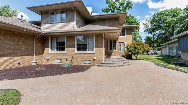 9281 Island Drive, Grosse Ile, MI 48138