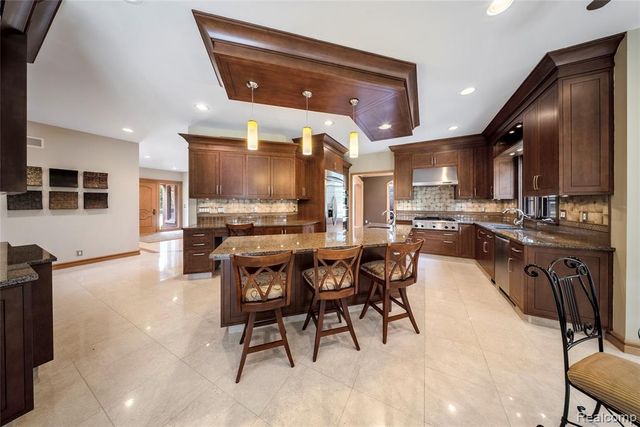 9281 Island Drive, Grosse Ile, MI 48138