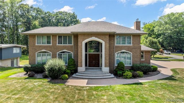 9281 Island Drive, Grosse Ile, MI 48138