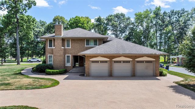 9281 Island Drive, Grosse Ile, MI 48138