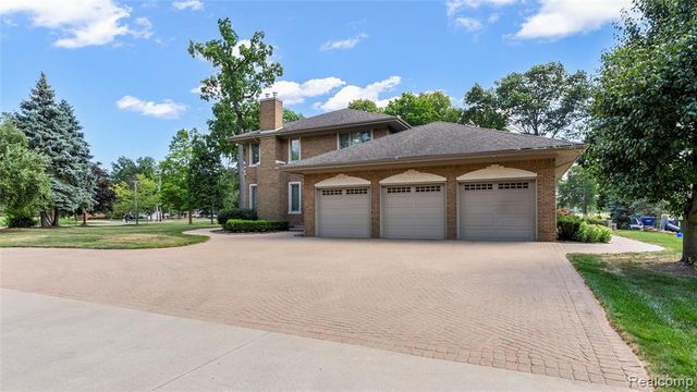9281 Island Drive, Grosse Ile, MI 48138