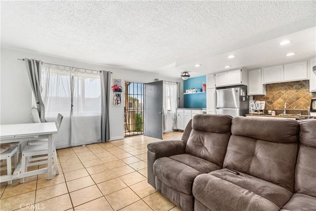 3325 Santa Fe Avenue 110, Long Beach, CA 90810