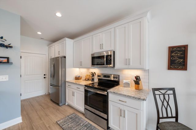 1077 Malinda Ln, Greenbrier, TN 37073