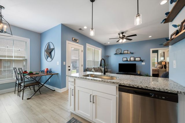 1077 Malinda Ln, Greenbrier, TN 37073