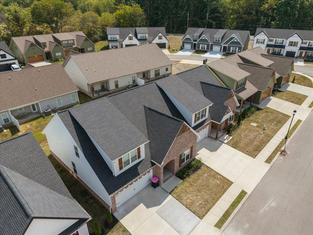 1077 Malinda Ln, Greenbrier, TN 37073