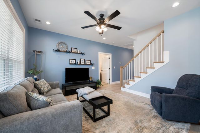 1077 Malinda Ln, Greenbrier, TN 37073