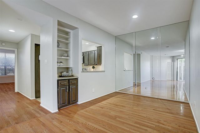 5200 Weslayan Street 112, Houston, TX 77005