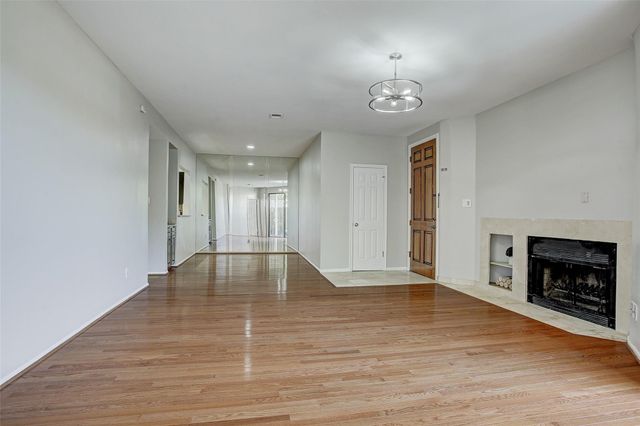 5200 Weslayan Street 112, Houston, TX 77005