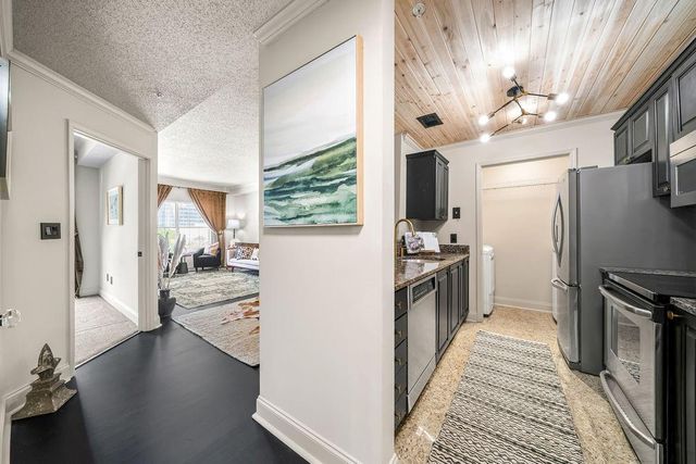 1075 Peachtree Walk NE A419, Atlanta, GA 30309