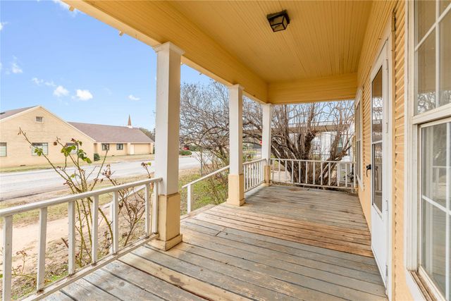 102 E FITZGERLD, Bangs, TX 76823