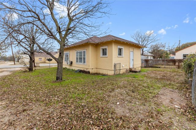 102 E FITZGERLD, Bangs, TX 76823