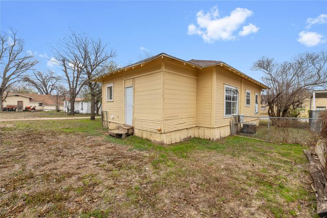 102 E FITZGERLD, Bangs, TX 76823