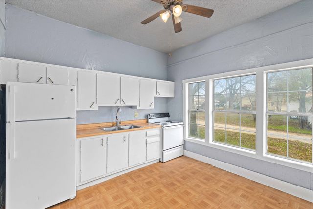 102 E FITZGERLD, Bangs, TX 76823