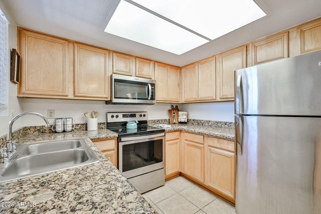 5757 W EUGIE Avenue 2068, Glendale, AZ 85304