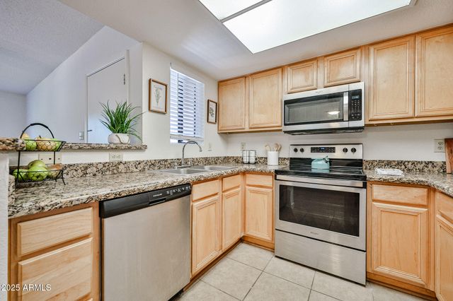 5757 W EUGIE Avenue 2068, Glendale, AZ 85304