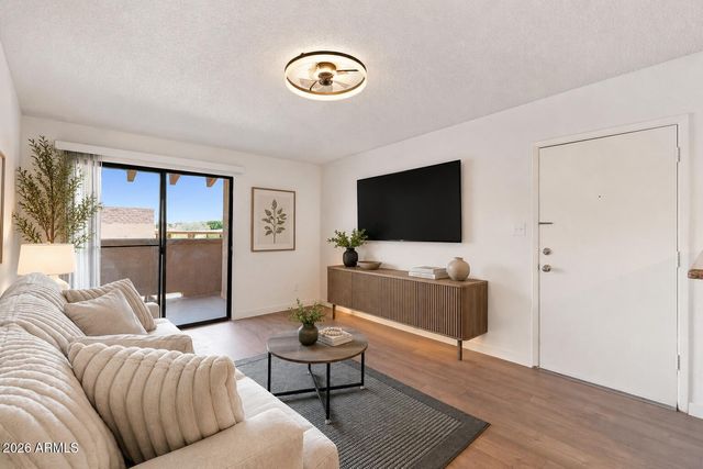 5757 W EUGIE Avenue 2068, Glendale, AZ 85304