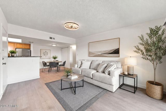 5757 W EUGIE Avenue 2068, Glendale, AZ 85304