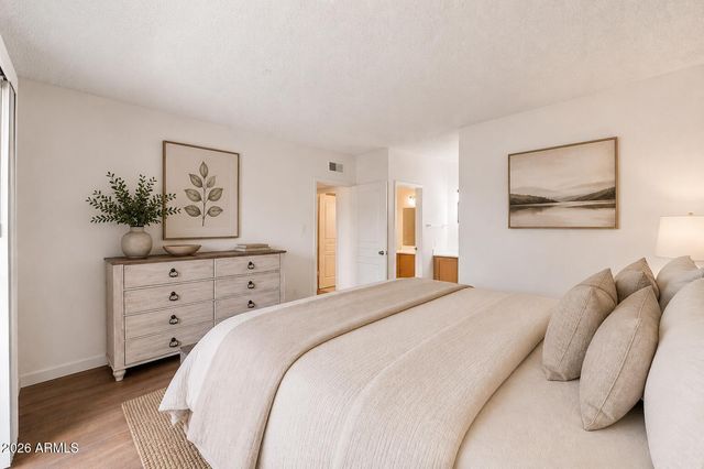 5757 W EUGIE Avenue 2068, Glendale, AZ 85304
