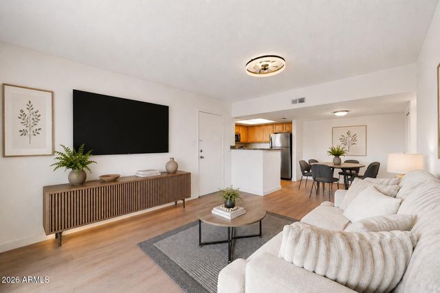 5757 W EUGIE Avenue 2068, Glendale, AZ 85304