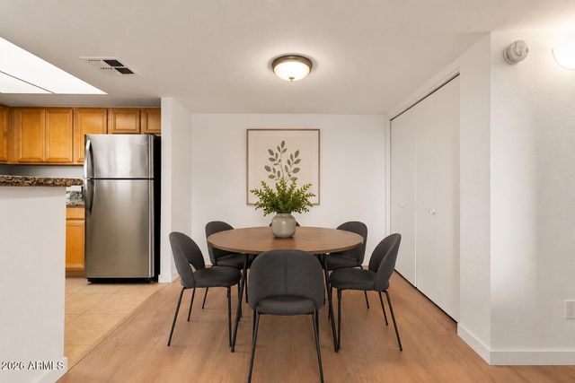 5757 W EUGIE Avenue 2068, Glendale, AZ 85304