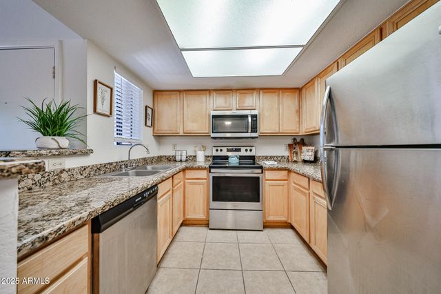 5757 W EUGIE Avenue 2068, Glendale, AZ 85304