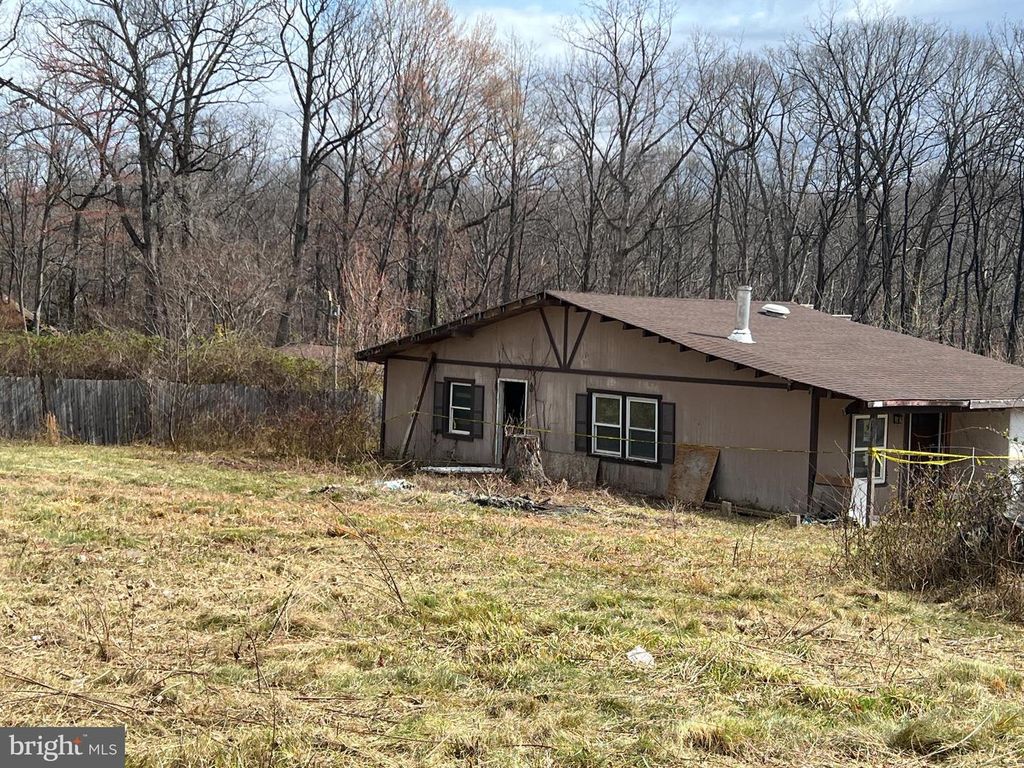 704 WESTERN LN, Front Royal, VA 22630