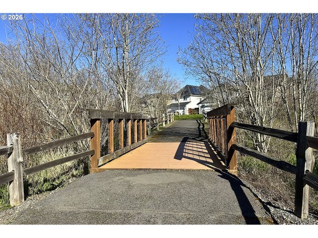 7765 Nw ELEANOR Ave, Portland, OR 97229