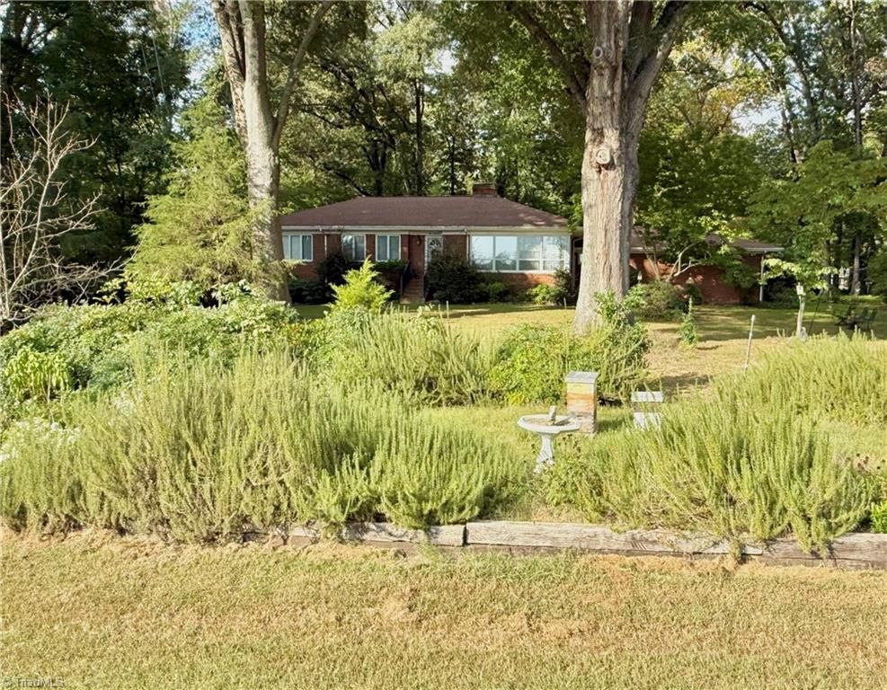 100 Bellwood Court, Jamestown, NC 27282