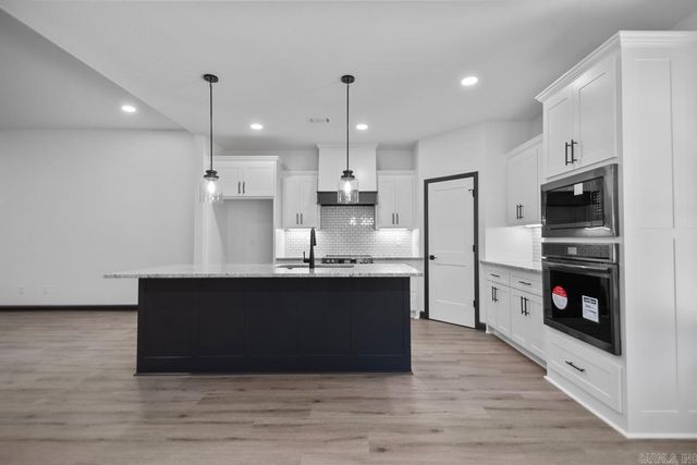 1112 Duke Drive, Bauxite, AR 72011