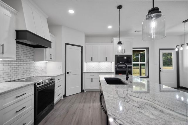 1112 Duke Drive, Bauxite, AR 72011