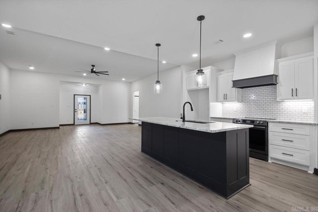 1112 Duke Drive, Bauxite, AR 72011