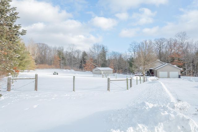 9014 185th Avenue, Stanwood, MI 49346