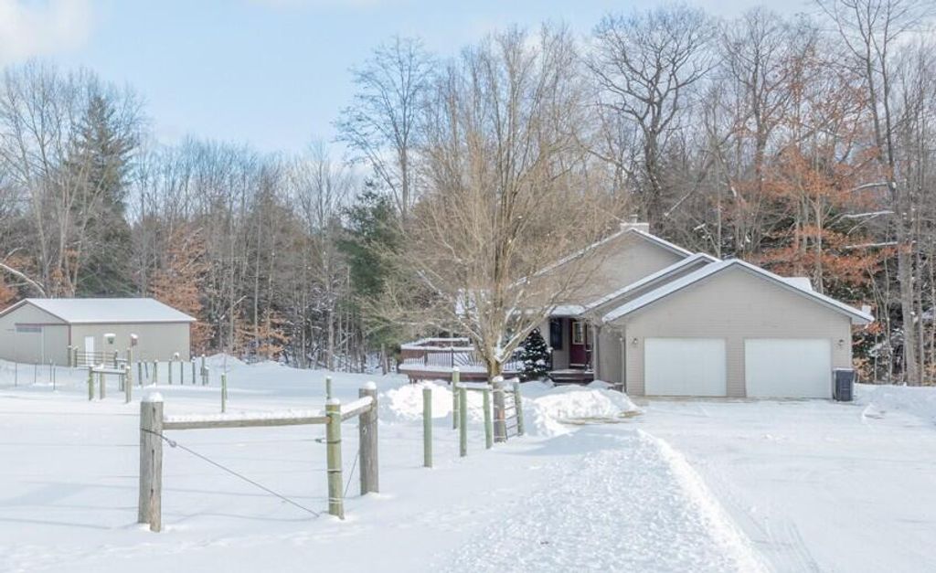 9014 185th Avenue, Stanwood, MI 49346