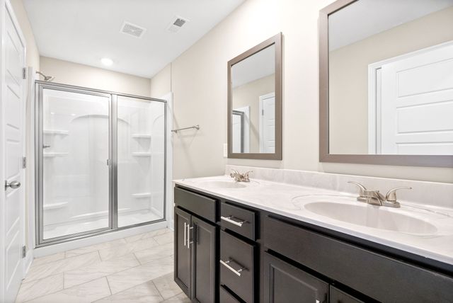 1237 Cardinal Creek Dr, Clarksville, TN 37040