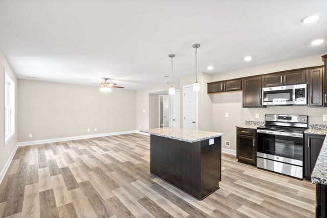 1237 Cardinal Creek Dr, Clarksville, TN 37040