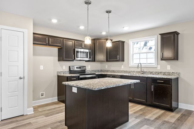 1237 Cardinal Creek Dr, Clarksville, TN 37040