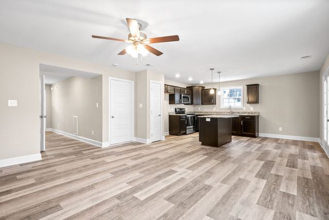 1237 Cardinal Creek Dr, Clarksville, TN 37040