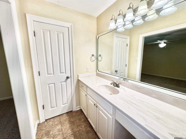 1323 Tamari Dr, Baton Rouge, LA 70815