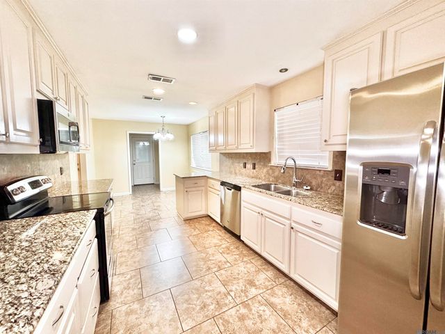 1323 Tamari Dr, Baton Rouge, LA 70815