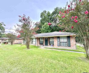 1323 Tamari Dr, Baton Rouge, LA 70815