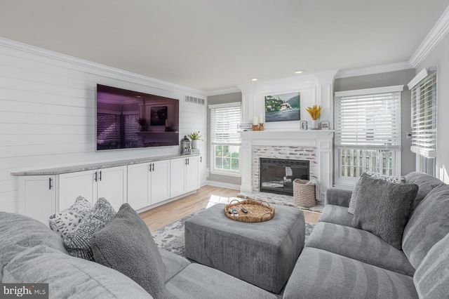 10 SPRING MILL CT, Sewell, NJ 08080