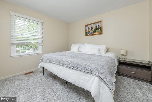 10 SPRING MILL CT, Sewell, NJ 08080