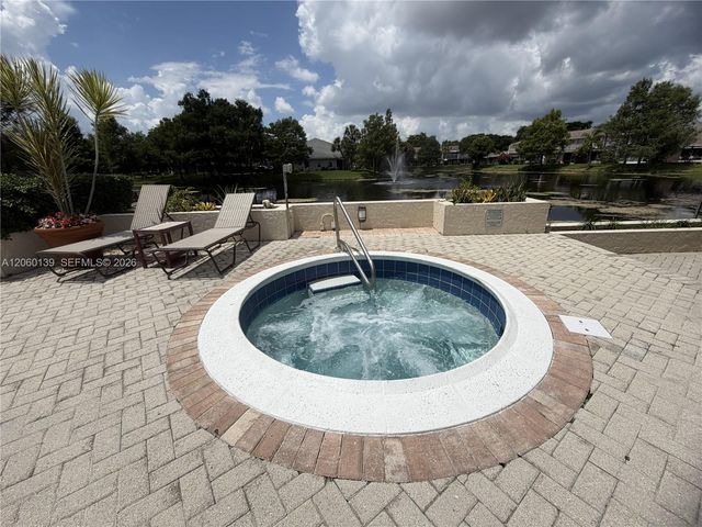 309 W Hemingway Circle, Margate, FL 33063
