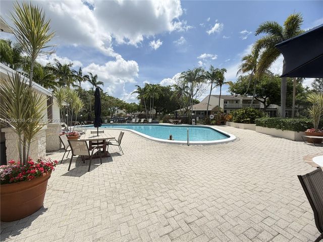 309 W Hemingway Circle, Margate, FL 33063