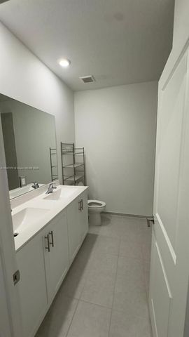 10054 SW 231st Ln, Miami, FL 33190